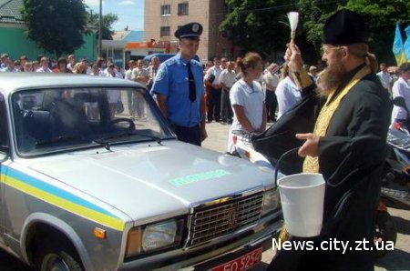 Дільничні інспектори Новограда-Волинського отримали від Литвина моторолери.