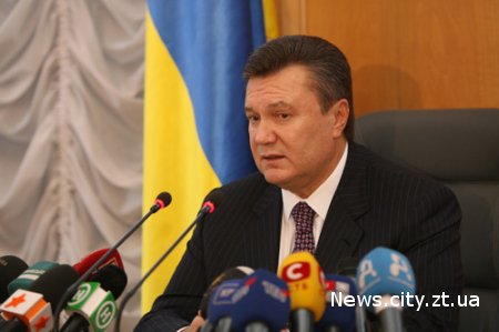 Янукович наказав губернаторам не влаштовувати бенкет під час спеки