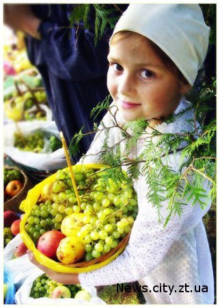 Сьогодні православні святкують Яблучний Спас