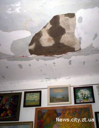 Через прорив системи опалення в Житомирському будинку Художника загинули цінні картини.