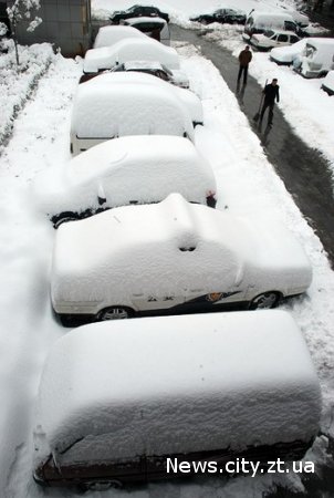 Снігопади продовжують засипати Європу