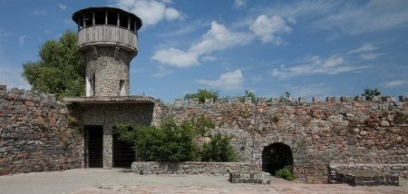 У Житомирській області вандали розібрали огорожу старовинної фортеці