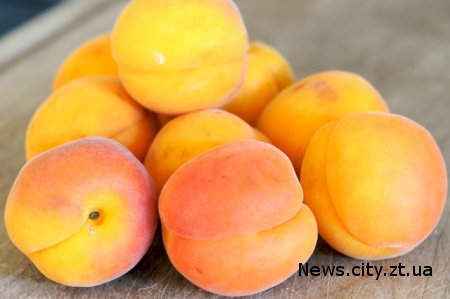 Українців готують до високих цін на абрикоси