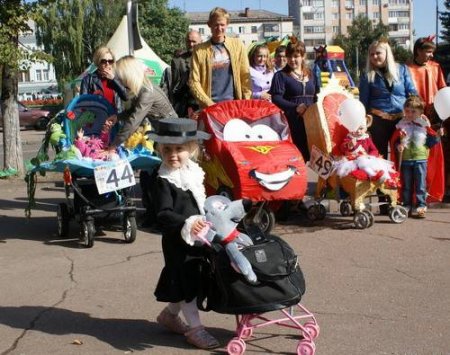 У Житомирі пройшов парад дитячих колясок