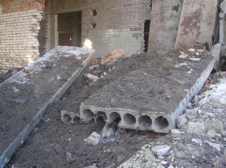 Підліток з Житомирської області, який був заживо похований під руїнами будівлі, відбувся садном