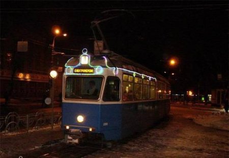 У Житомирі трамваї, тролейбуси і маршрутки будуть прикрашати новорічними гірляндами