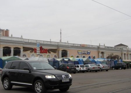 Депутати Житомирської міськради не дозволили квіткарям побудувати павільйон за 1,5 мільйона