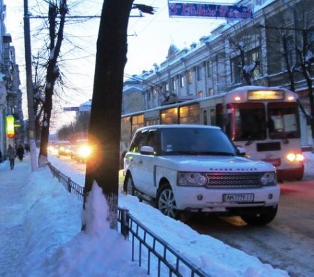 Мер Житомира після дзвінка губернатора пообіцяв депутатам міськради зробити парковку для їх машин