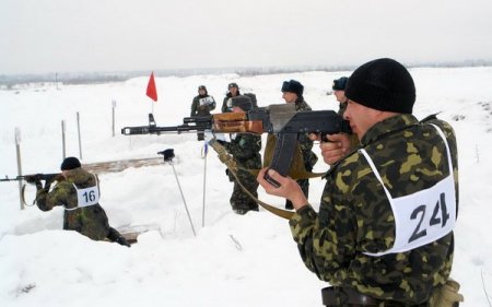 На Житомирському полігоні військові змагалися в 10-кілометровому лижному кросі та стрільби