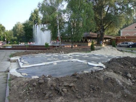 У Житомирі почали робити фундамент під пам'ятник морозиву