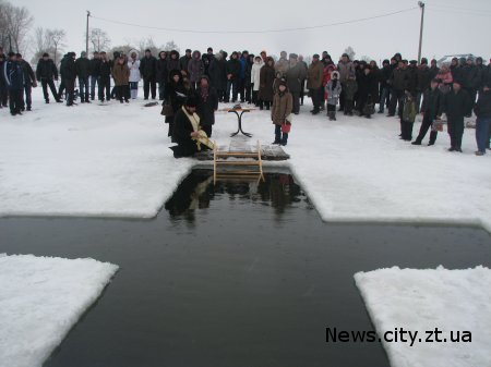 В селищі Черняхів Житомирської області відбулось освячення води на місцевому ставку ФОТО