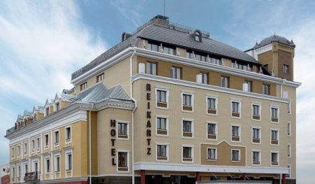 Охоронці готелю «Reikartz» в Житомирі ледве не застрелили двох робітників.