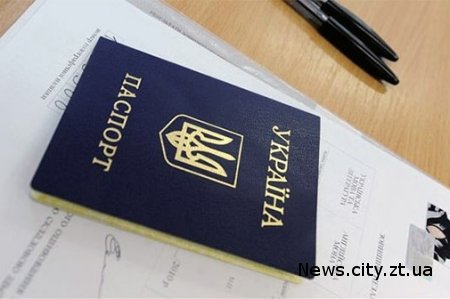 В українських паспортах російську мову замінять англійською