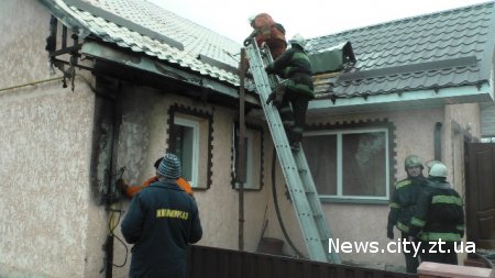 Сьогодні вранці рятувальники гасили пожежу у приватному секторі Житомира