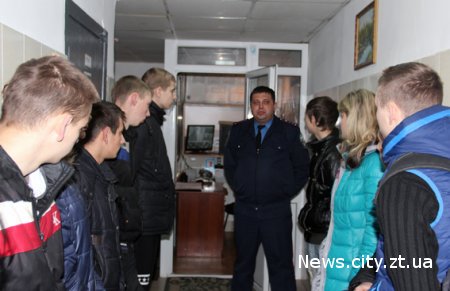 Учні Житомирського ПТУ №5 побували на незвичайній єкскурсії в слідчому ізоляторі місцевого відділу поліції