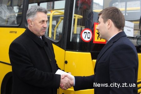Школи Житомирської області отримали нові автобуси для перевезення учнів