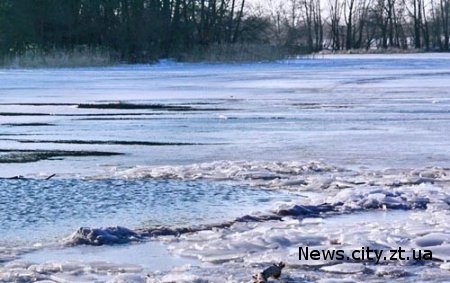 В одному з сіл на Житомирщині дитина провалилася під лід та потонула