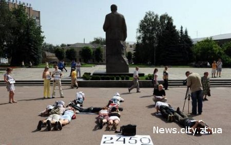 У Житомирі протестують проти прийняття законопроекту № 2450 про мирні зборах.