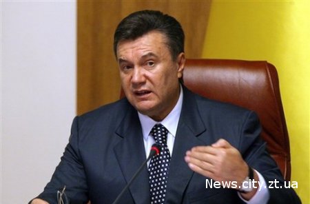 Янукович обіцяє підвищення зарплат чиновникам