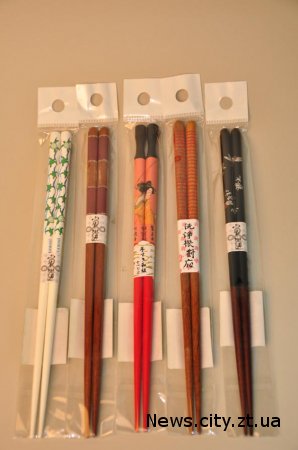 Як навчитися користуватися паличками для суші