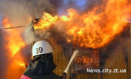 У Житомирській області горять будинки і звалища, палахкотять стодоли