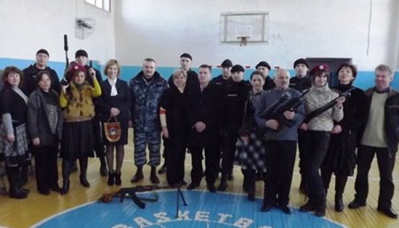 У Житомирській області «Беркут» приїхав до школи зі зброєю і спецтехнікою