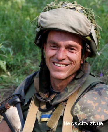 В Житомирській ЗОШ № 20 встановили меморіальну дошку загиблому бійцю батальйону «Донбас» Вадиму Антонову