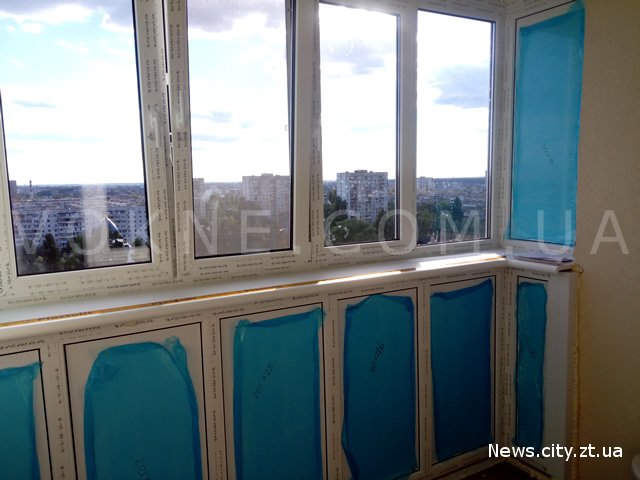 Засклити балкон або лоджію в Києві - скління вікнами Рехау